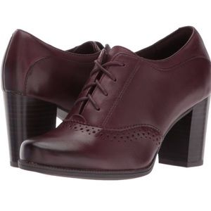 Lovely Clark’s Claeson Pearl Leather Oxfords ❤️